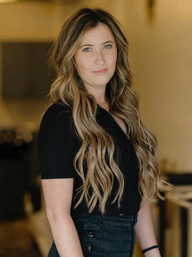 Guest with long blonde waves